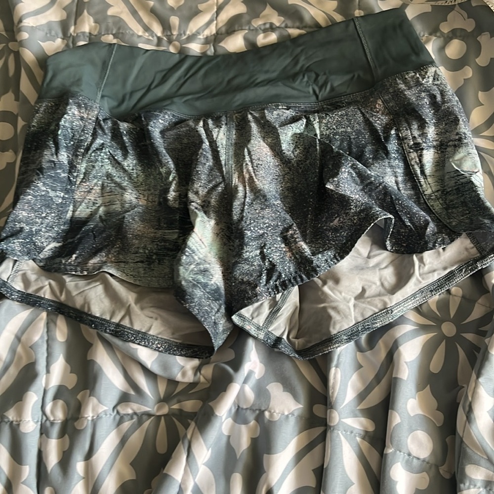Lululemon Athletica speed up shorts 4” inseam